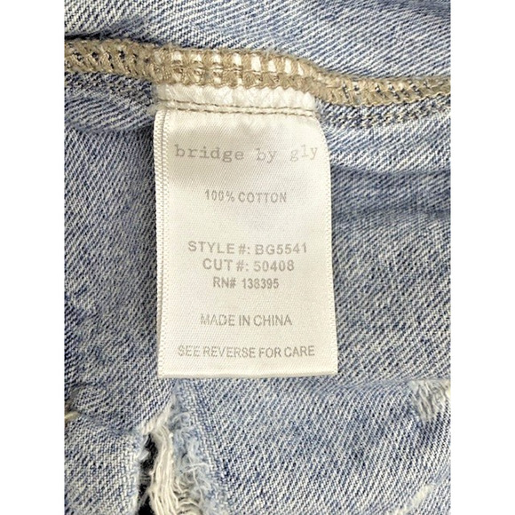 Bridge By Gly For Buckle Distressed Washed Denim Light Blue Jean Jacket Sz LARGE - Picture 12 of 16